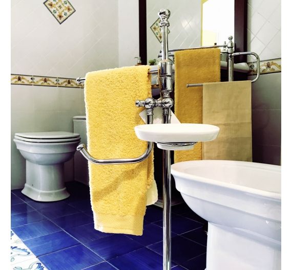 Piantana per bagni piccoli di alta qualità multi funzione con base salva spazio completa di porta salviette bidet, porta carta e