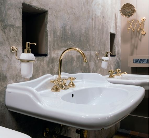 porta dispenser per sapone liquido-accessorio bagno da fissare a parete-complementi bagno artigianali in ottone-alta qualità