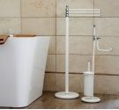 Piantana da bagno con tubo porta scopino in ceramica bianca e porta carta igienica, stile classico linea vintage colore bianco