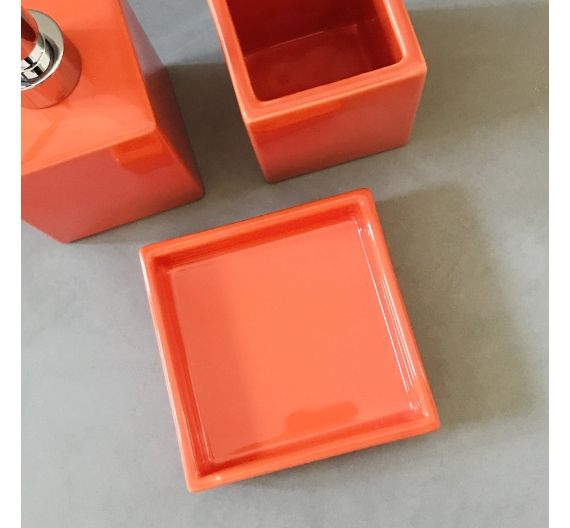 Porta sapone quadrato in ceramica vari colori realizzato in italia per arredobagno di qualità