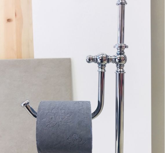 Piantana classiche con base diametro ridotto per arredare bagno di piccole dimensioni senza rinunciare alla qualità scopino wc