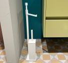 Piantana bianca opaco per wc con scopino e rotolo che possono ruotare muli funzione bagno di alta qualità