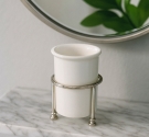 porte en verre pour les brosses à dents par la salle de bain - céramique blanche et laiton - produit de métier, de haute qualité
